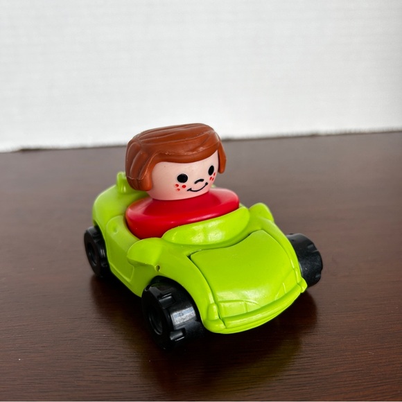 4 Sets for $20 - Two Fisher Price Little People Replacement Pieces Girl Car - Picture 3 of 11